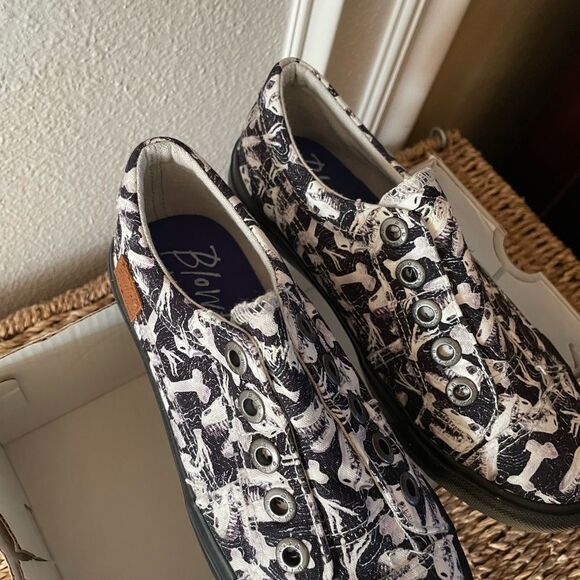 Blowfish Malibu Kids Dinosaur Bones Black and White Loafers New Size 2 - Picture 6 of 15